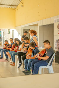 Leia mais sobre o artigo Aulas de Violão na Cepan oferecem oportunidade musical e expressão artística para crianças